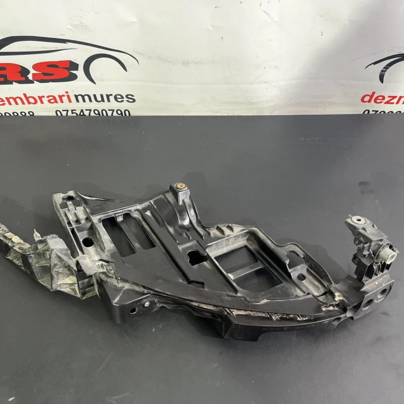 Suport far dreapta / Volkswagen Golf MK6 2011 / Caroserie, oglinzi si faruri
