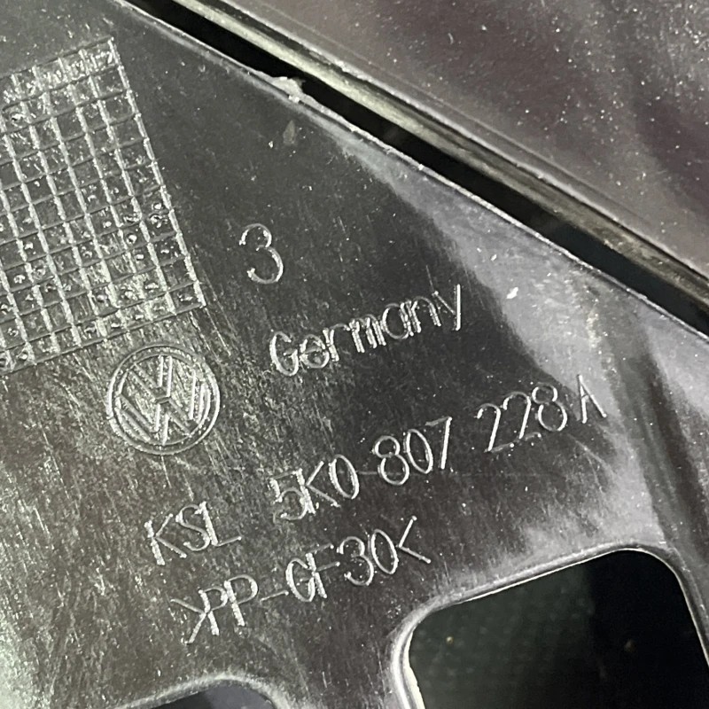 Suport far dreapta / Volkswagen Golf MK6 2011 / Caroserie, oglinzi si faruri