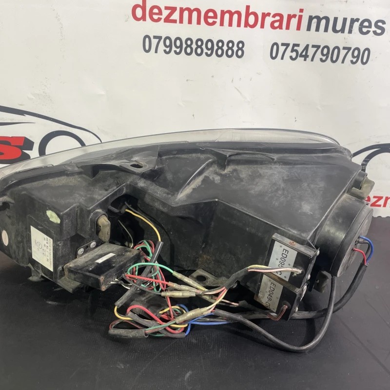 Far dreapta / Volkswagen Golf MK6 2011 / Caroserie, oglinzi si faruri
