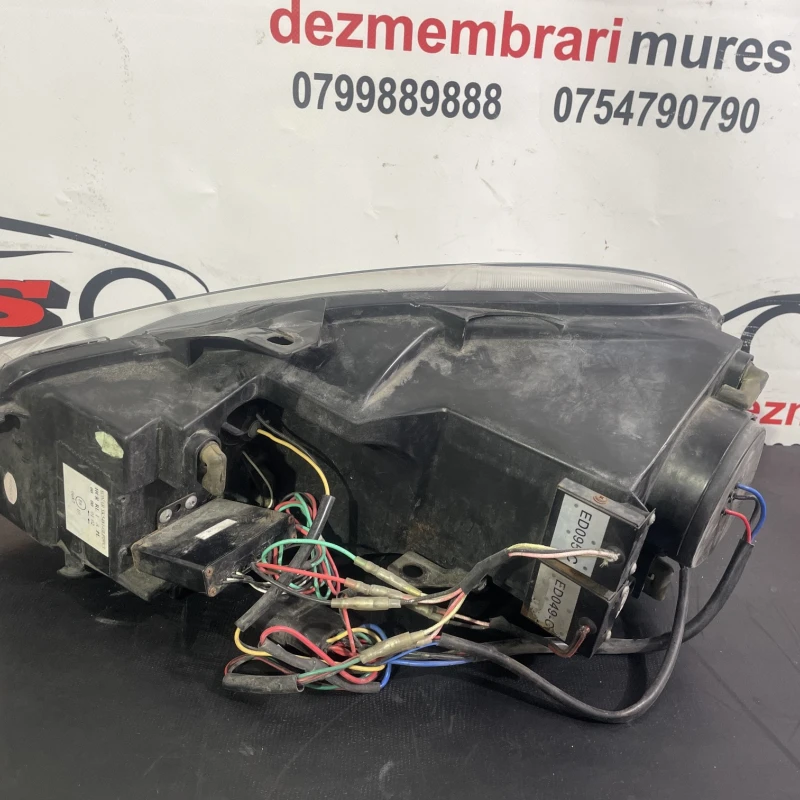 Far dreapta / Volkswagen Golf MK6 2011 / Caroserie, oglinzi si faruri