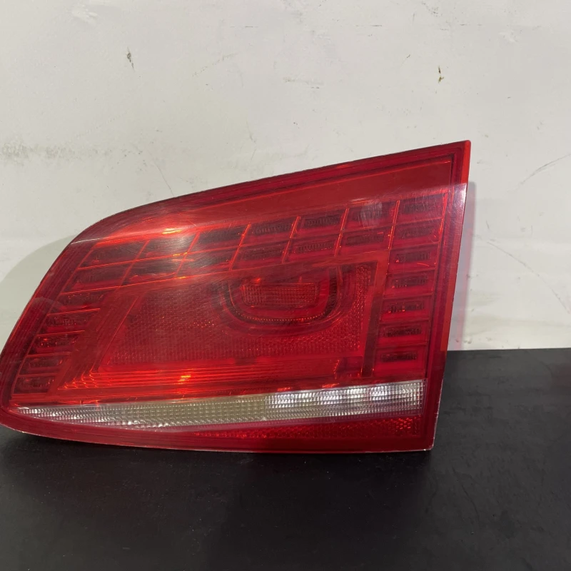 Stop dreapta haion / Volkswagen Passat B7 2012 / Caroserie, oglinzi si faruri