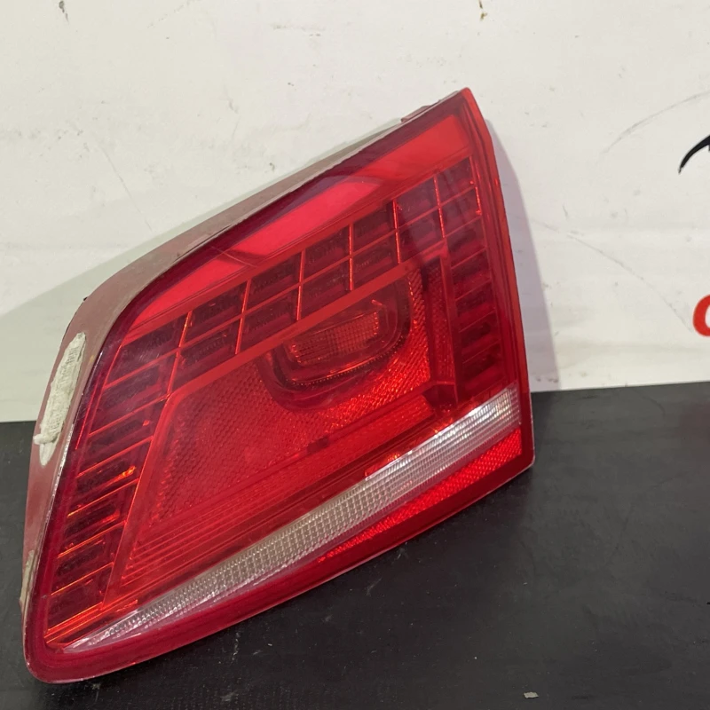 Stop dreapta haion / Volkswagen Passat B7 2012 / Caroserie, oglinzi si faruri