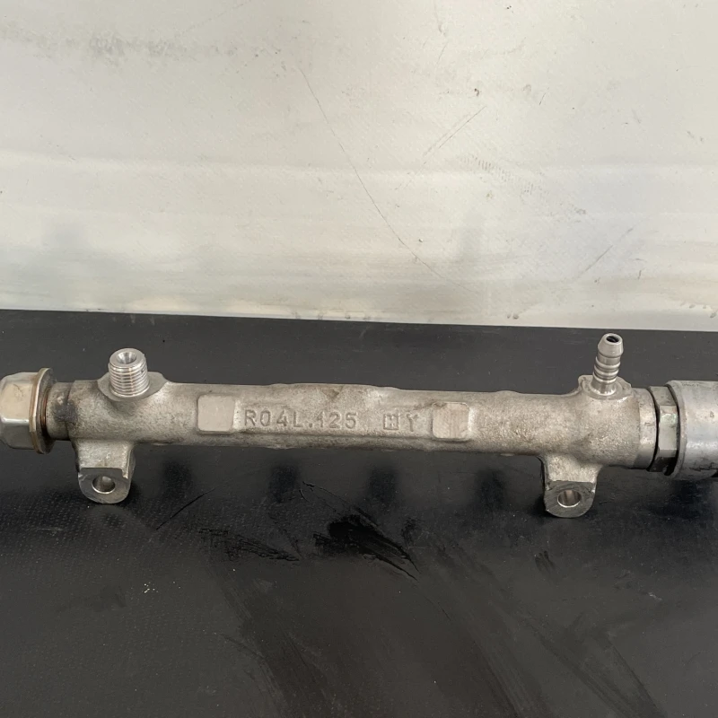 Rampa injectoare cu senzor / Audi A4 B9 2017 / Motor, racire si evacuare