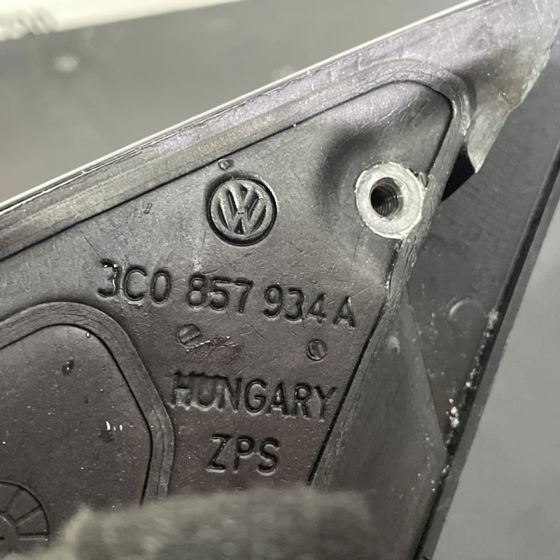 Oglinda dreapta / Volkswagen Passat B7 2012 / Caroserie, oglinzi si faruri