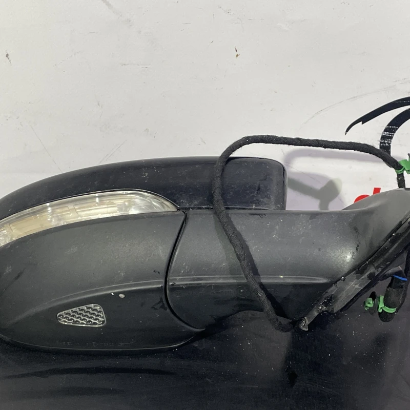 Oglinda dreapta / Volkswagen Passat B7 2012 / Caroserie, oglinzi si faruri
