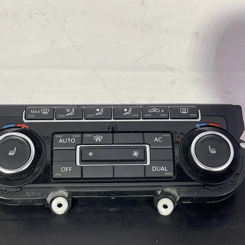 Panou climatronic / Volkswagen Passat B7 2012 / Climatizare