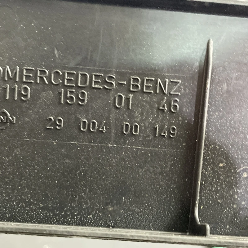 Capac dreapta bujii / Mercedes-Benz SL R129 1992 / Motor, racire si evacuare