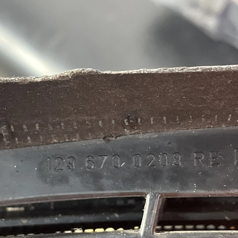 Grila stergatoare / Mercedes-Benz SL R129 1992 / Caroserie, oglinzi si faruri