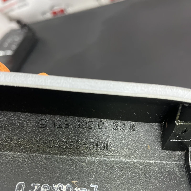 Ornament stalp / Mercedes-Benz SL R129 1992 / Interior