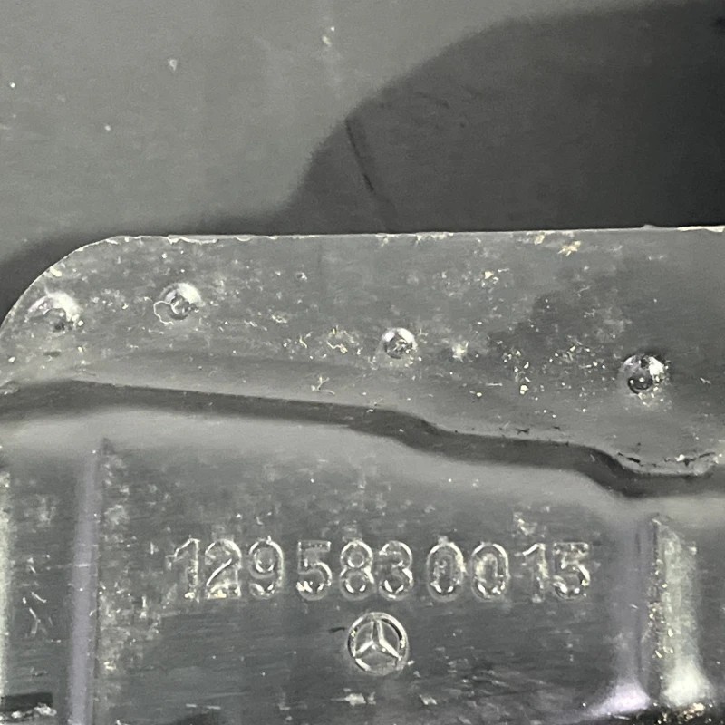 Cric roti / Mercedes-Benz SL R129 1993 / Accesorii roti si capace