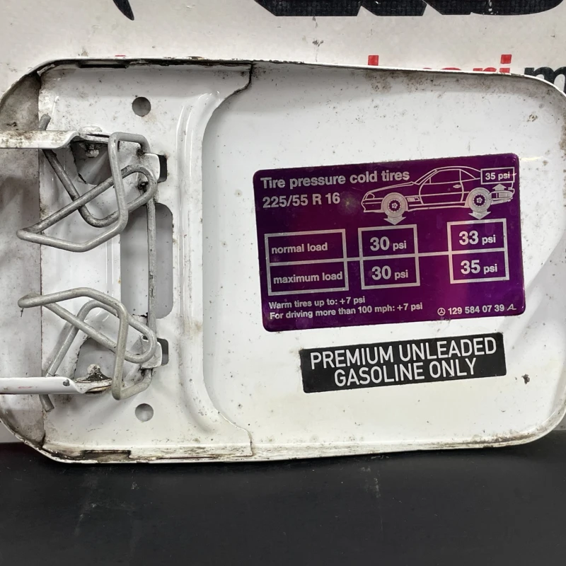 Capac usa rezervor / Mercedes-Benz SL R129 1992 / Caroserie, oglinzi si faruri