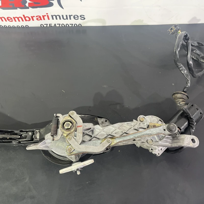 Ansamblu stergatoare parbriz cu motoras / Mercedes-Benz SL R129 1992 / Caroserie, oglinzi si faruri