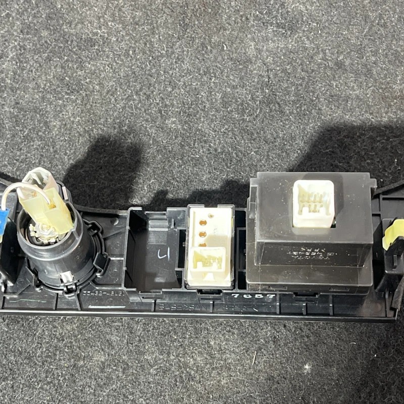 Butoane incalzire scaun / Lexus RX 400h XU30 2007 / Interior
