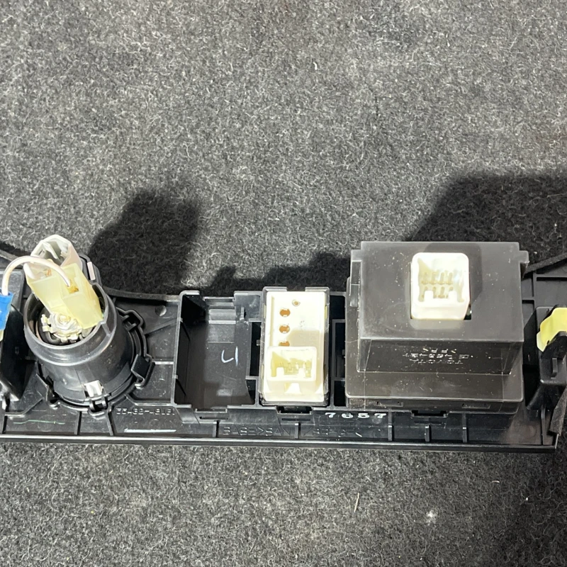 Butoane incalzire scaun / Lexus RX 400h XU30 2007 / Interior