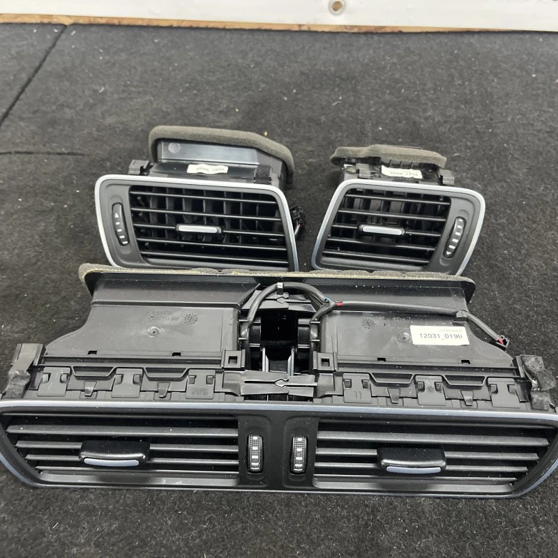 Grila aer bord / Volkswagen Passat B7 2012 / Interior