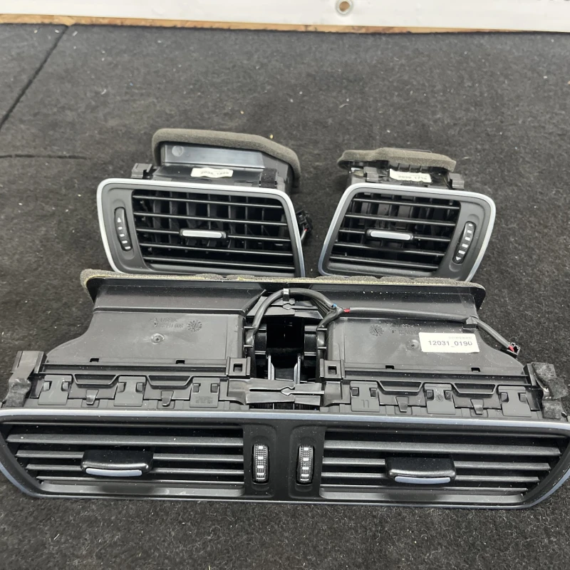 Grila aer bord / Volkswagen Passat B7 2012 / Interior