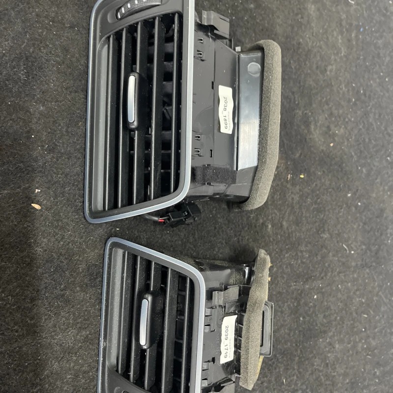 Grila aer bord / Volkswagen Passat B7 2012 / Interior