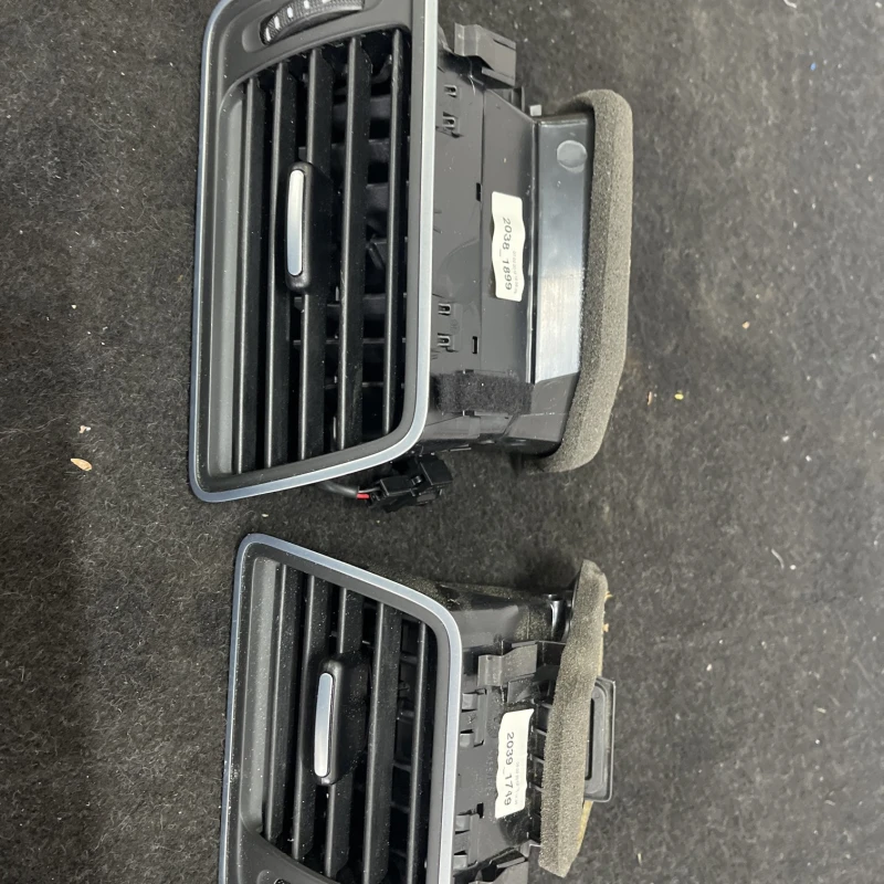 Grila aer bord / Volkswagen Passat B7 2012 / Interior