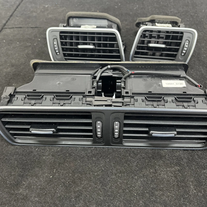Grila aer bord / Volkswagen Passat B7 2012 / Interior