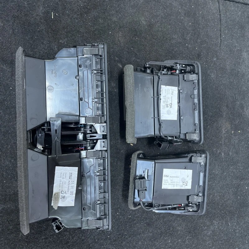 Grila aer bord / Volkswagen Passat B7 2012 / Interior