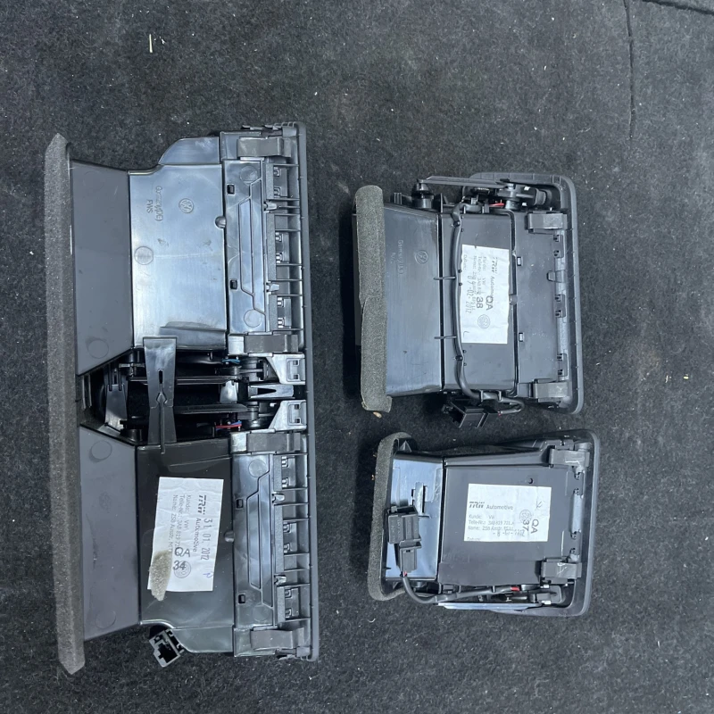 Grila aer bord / Volkswagen Passat B7 2012 / Interior