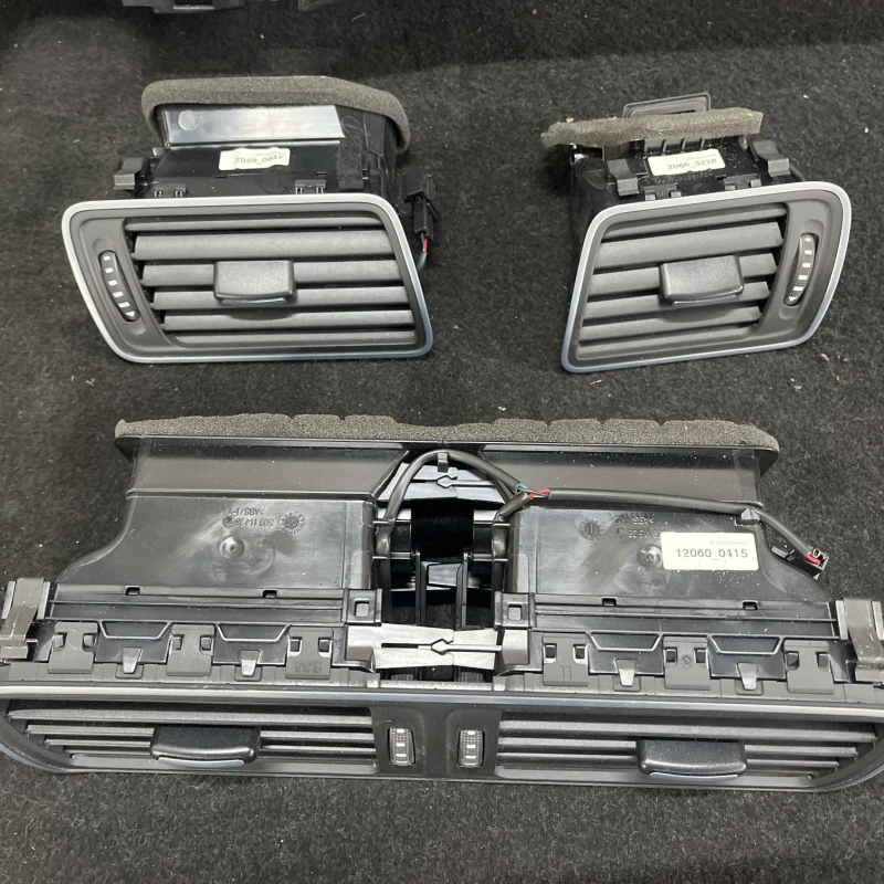 Grila aer bord / Volkswagen Passat B7 2012 / Interior