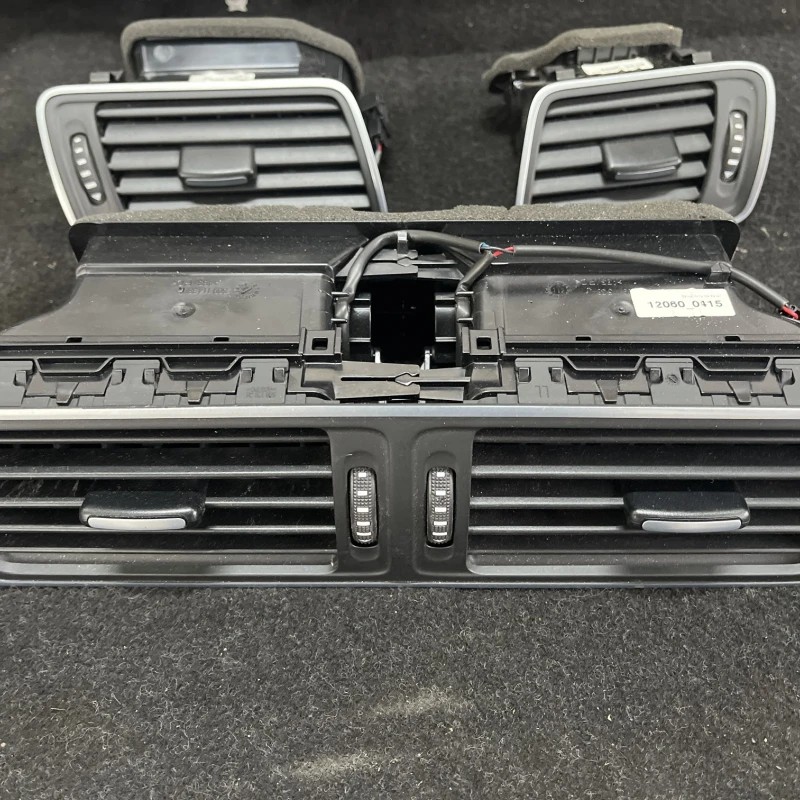 Grila aer bord / Volkswagen Passat B7 2012 / Interior