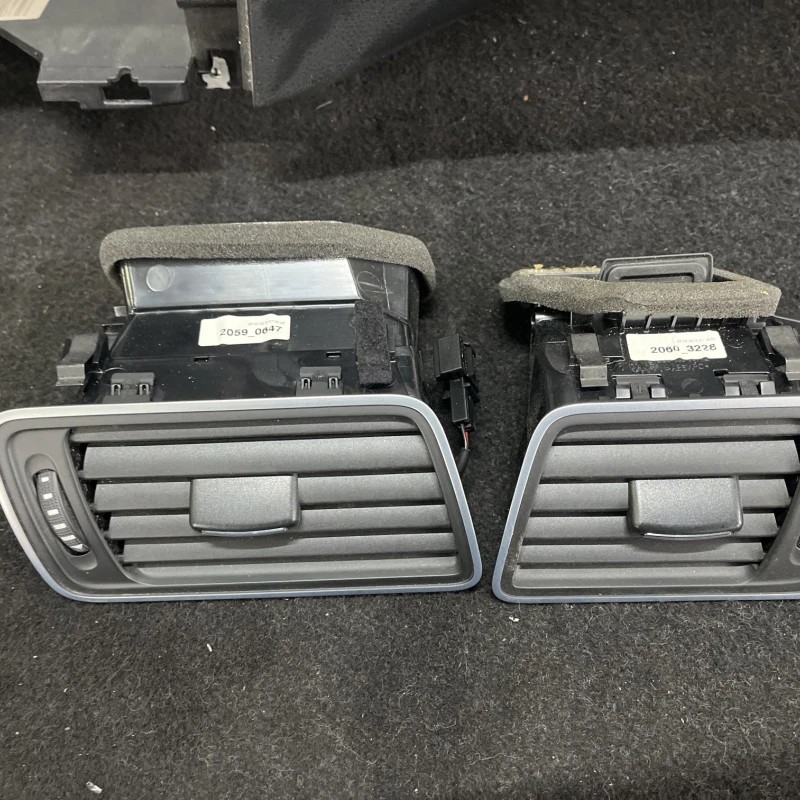 Grila aer bord / Volkswagen Passat B7 2012 / Interior