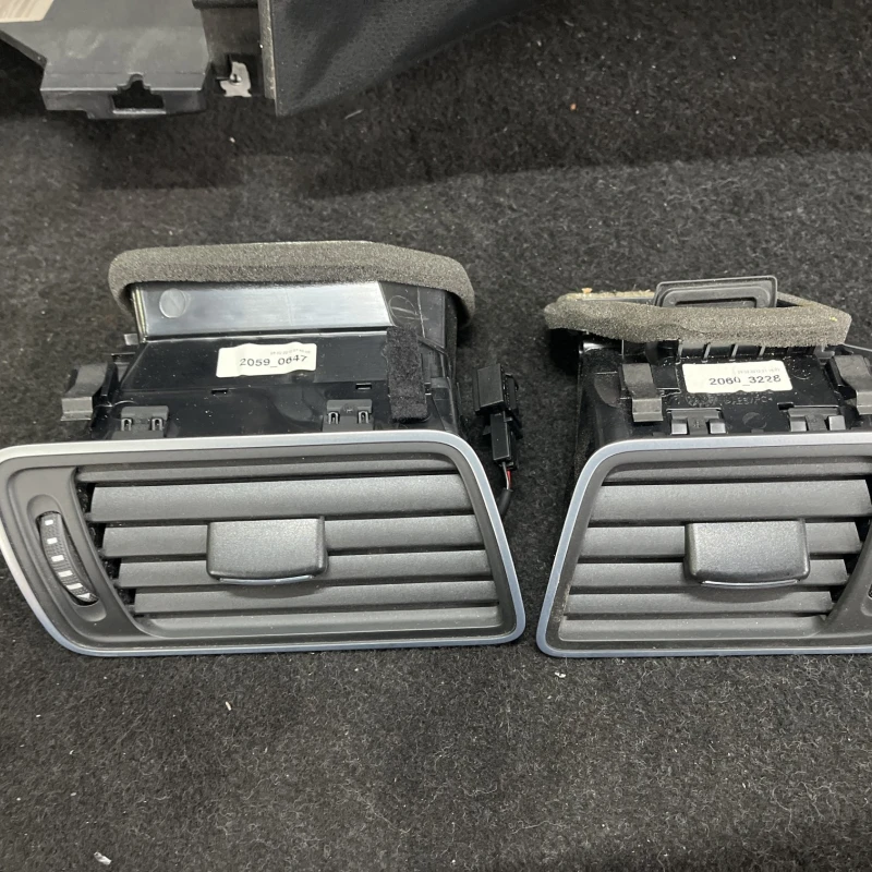 Grila aer bord / Volkswagen Passat B7 2012 / Interior