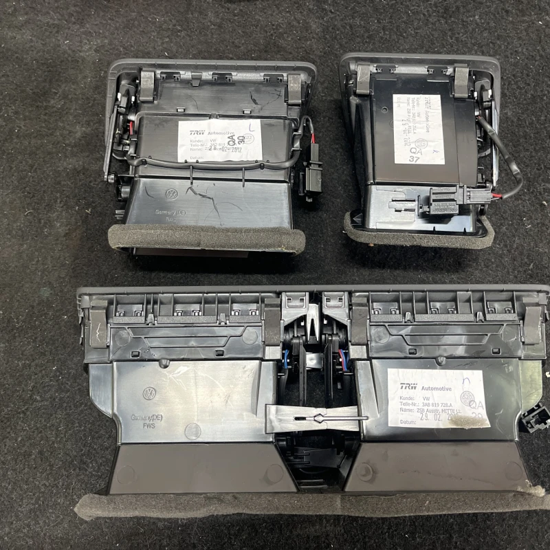 Grila aer bord / Volkswagen Passat B7 2012 / Interior
