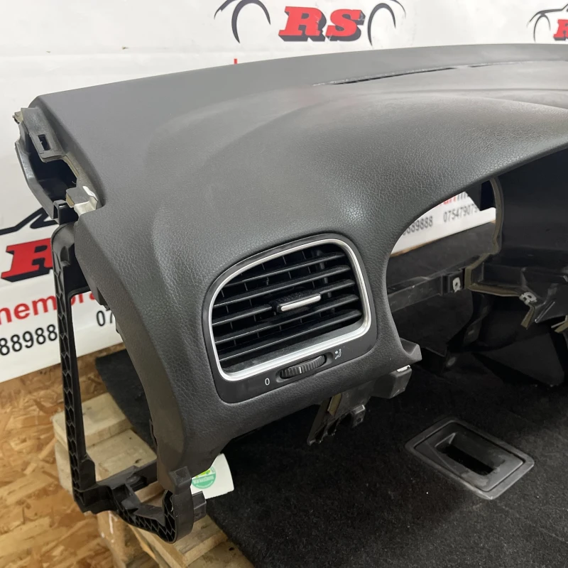 Plansa bord / Volkswagen Golf MK6 2011 / Interior