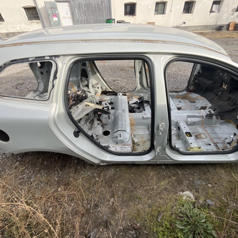 Aripa spate / Volvo XC60 D5 2009 / Caroserie, oglinzi si faruri