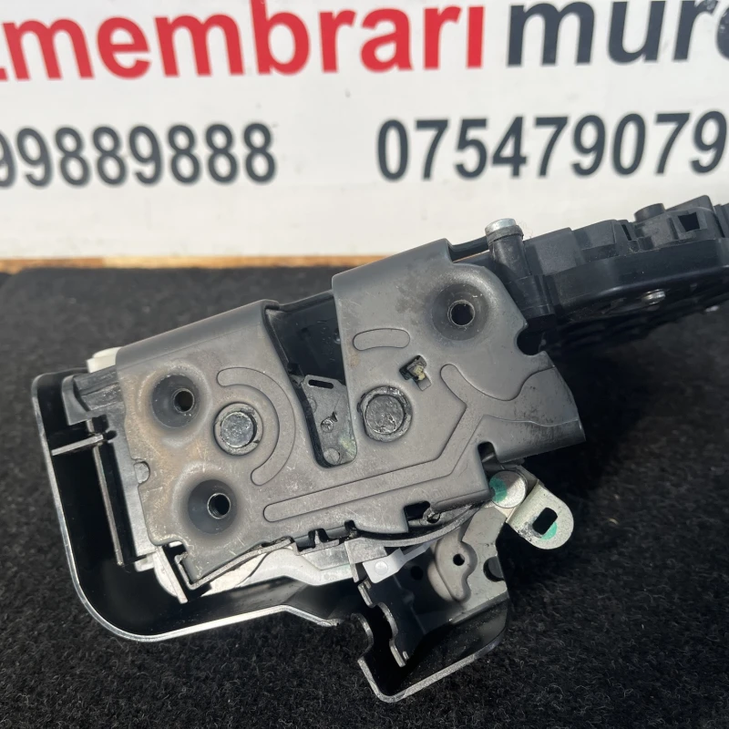 Iala broasca usa stanga spate / Volvo XC60 D5 2009 / Caroserie, oglinzi si faruri