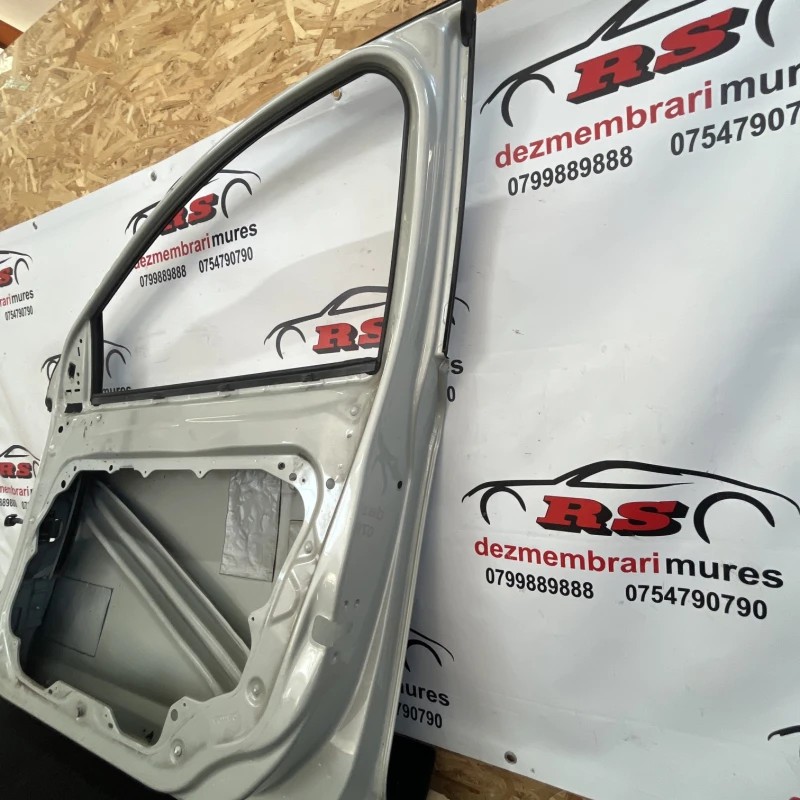 Usa dreapta fata / Volvo XC60 D5 2009 / Caroserie, oglinzi si faruri