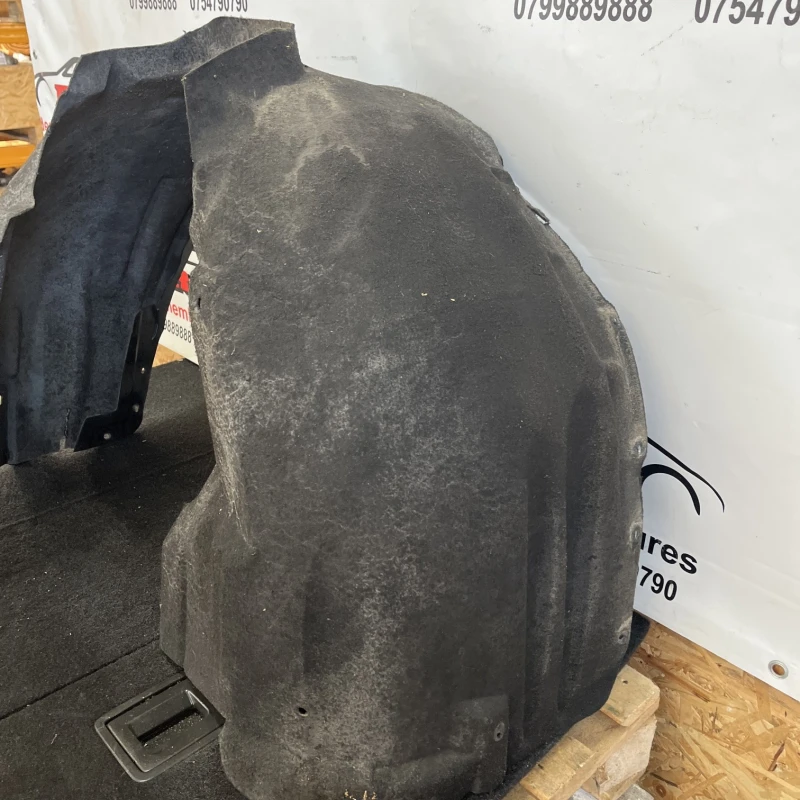 Carenaj stanga fata mai mare / Volvo XC60 D5 2009 / Caroserie, oglinzi si faruri