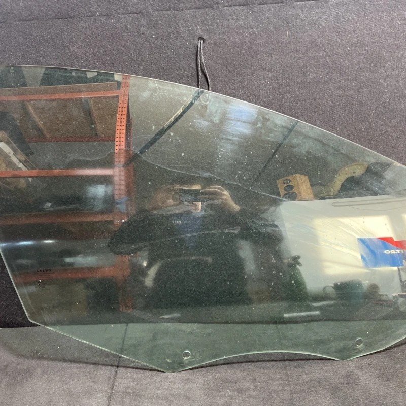 Geam dreapta fata / Volvo XC60 D5 2009 / Caroserie, oglinzi si faruri