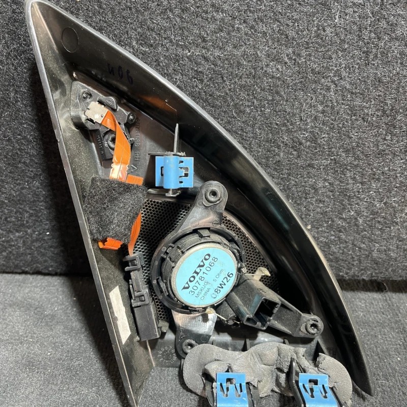Tweeter dreapta fata / Volvo XC60 D5 2009 / Interior