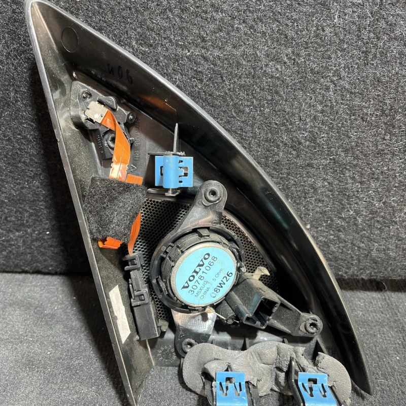 Tweeter dreapta fata / Volvo XC60 D5 2009 / Interior