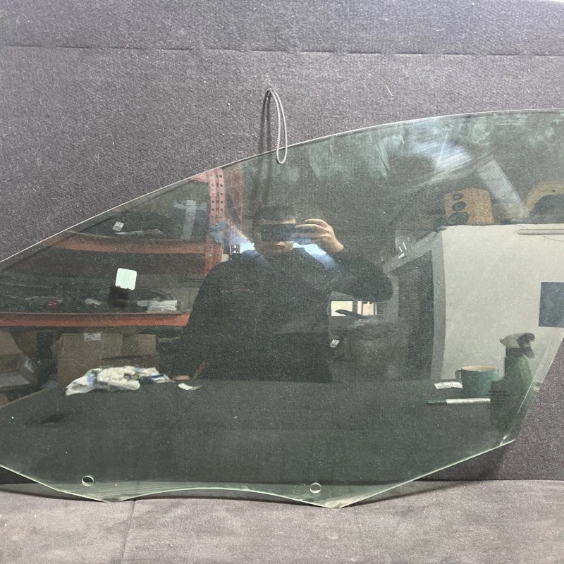 Geam stanga fata / Volvo XC60 D5 2009 / Caroserie, oglinzi si faruri