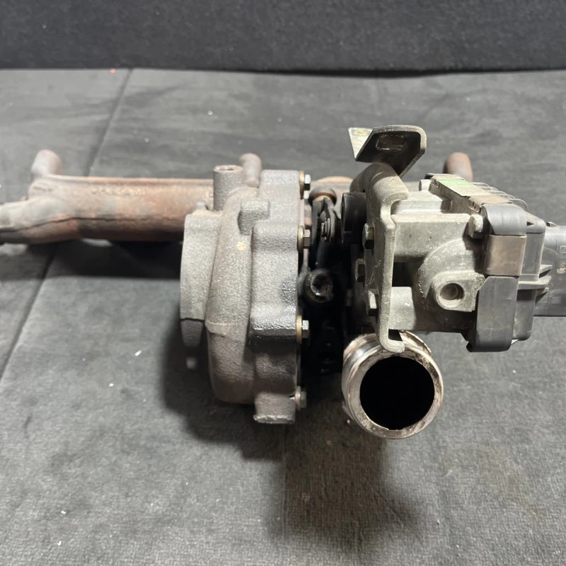 Turbosuflanta turbo turbina / Volvo XC60 D5 2009 / Motor, racire si evacuare