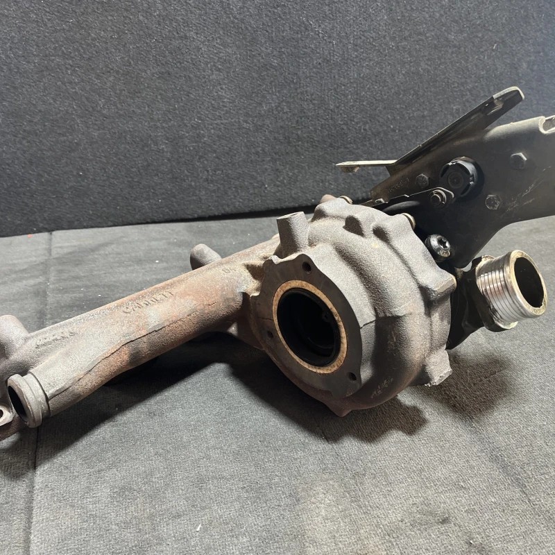 Turbosuflanta turbo turbina / Volvo XC60 D5 2009 / Motor, racire si evacuare