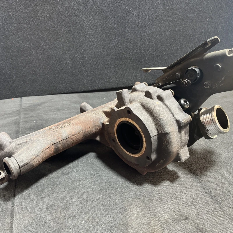 Turbosuflanta turbo turbina / Volvo XC60 D5 2009 / Motor, racire si evacuare