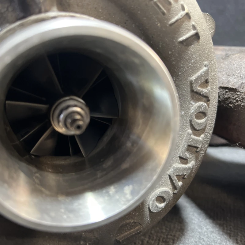 Turbosuflanta turbo turbina / Volvo XC60 D5 2009 / Motor, racire si evacuare