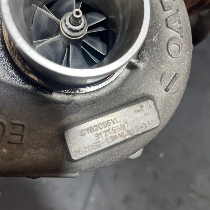 Turbosuflanta turbo turbina / Volvo XC60 D5 2009 / Motor, racire si evacuare