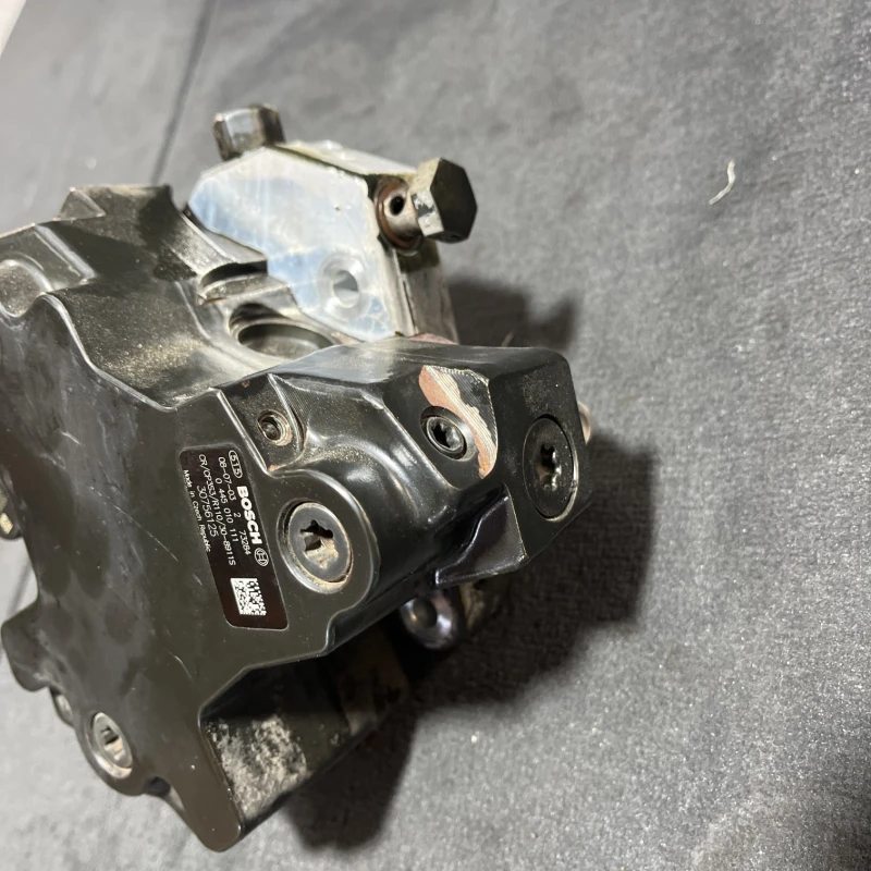 Pompa de injectie inalte / Volvo XC60 D5 2009 / Motor, racire si evacuare