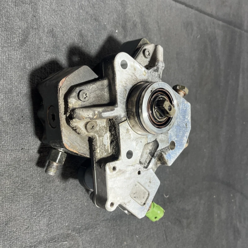 Pompa de injectie inalte / Volvo XC60 D5 2009 / Motor, racire si evacuare