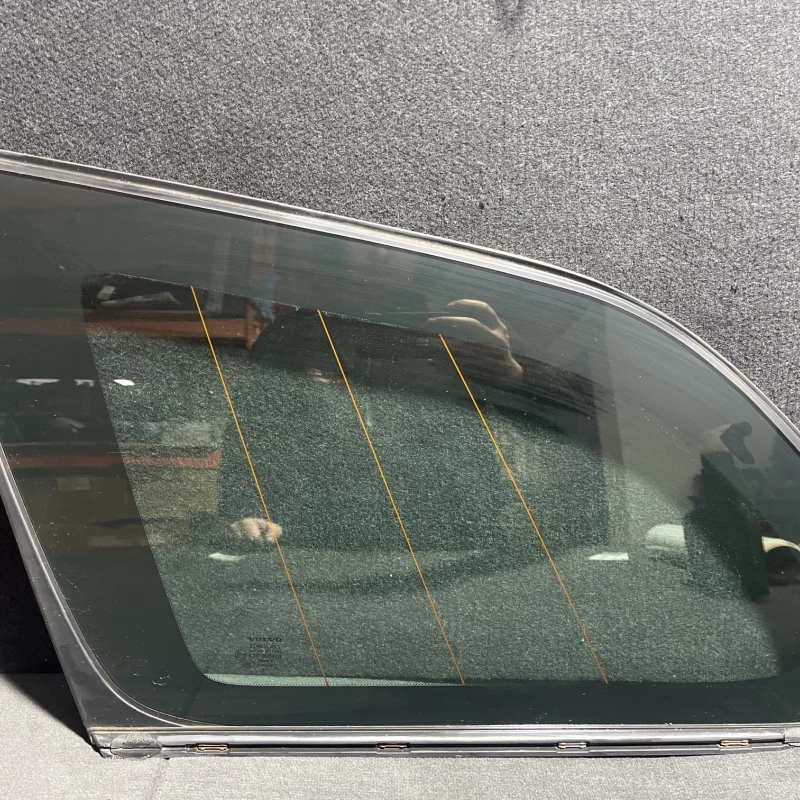 Geam caroserie stanga spate Volvo 