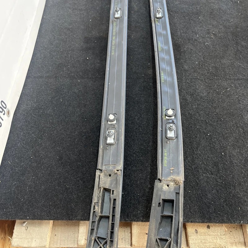Bari longitudinale / Volvo XC60 D5 2009 / Caroserie, oglinzi si faruri