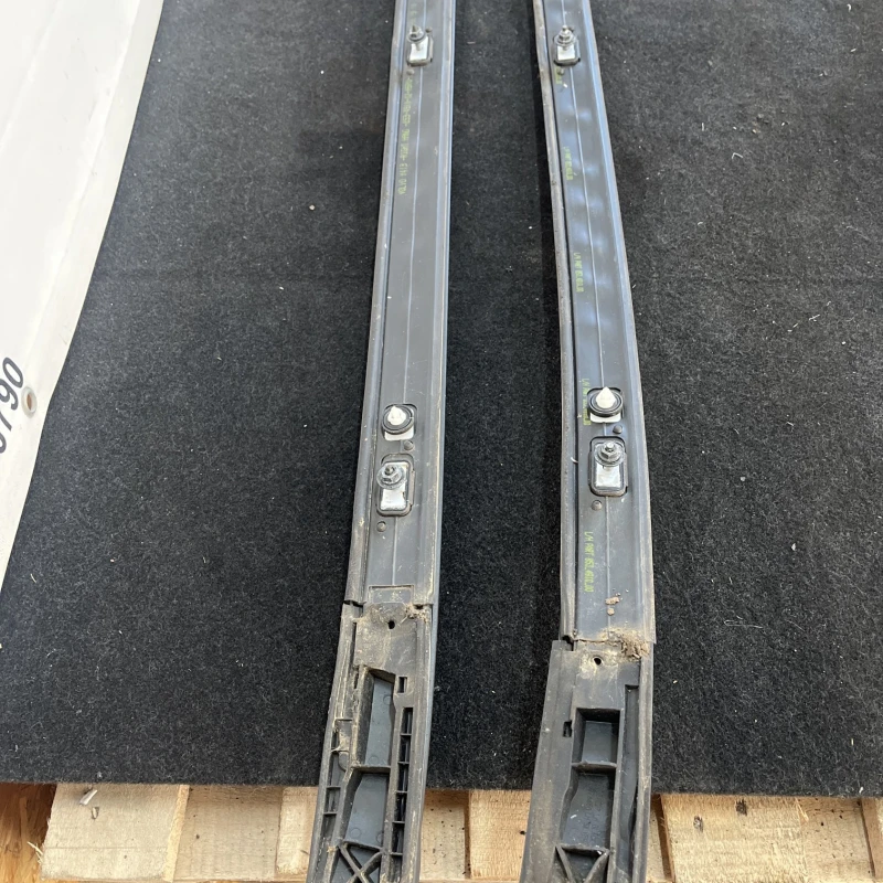 Bari longitudinale / Volvo XC60 D5 2009 / Caroserie, oglinzi si faruri
