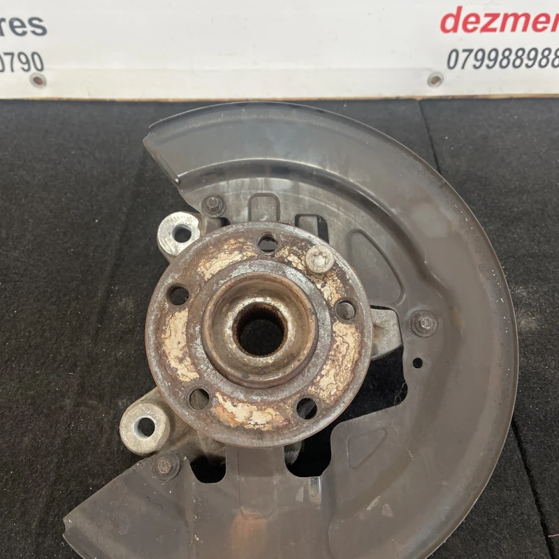 Fuzeta stanga fata / Volvo XC60 D5 2009 / Directie si suspensie